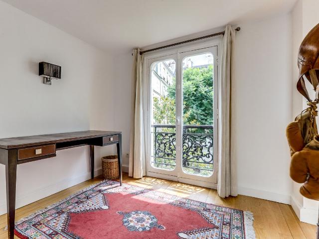 Luxury 2 Bedrooms 2 bathrooms loft apartment in Paris Faubourg Saint Honoré Haussmann with large windows, bright and quiet, Paris Amsterdam Apartments for Rent