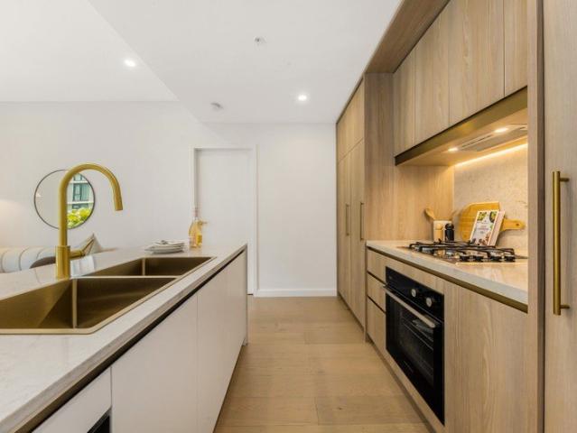 Luxury 2 Bedrooms with Amazing Gym and Swimming Pool