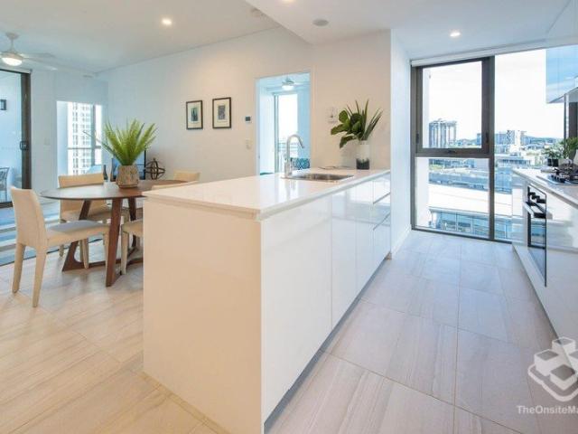 Luxury 2B1B1C Apartment Living in the Heart of Newstead