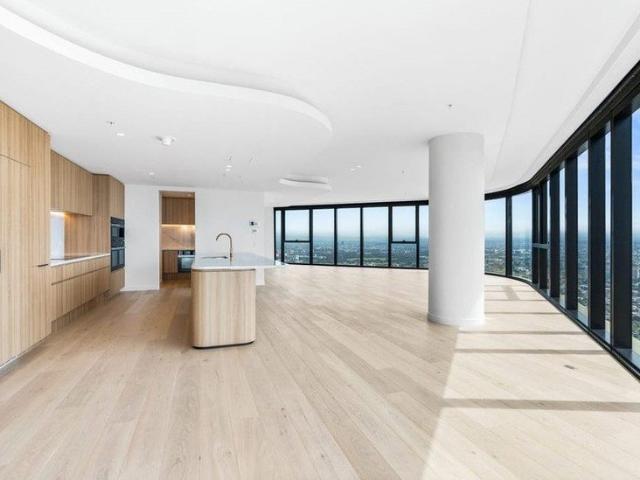 Luxury 332 sqm 4 Bedroom 4 Bathroom Sub penthouse