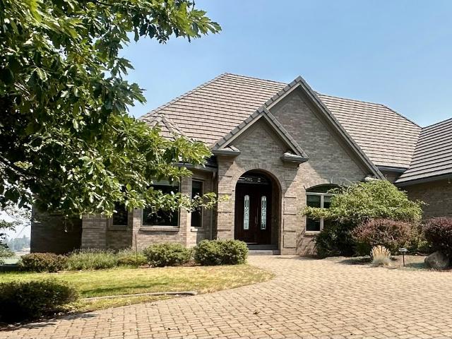 Luxury 4 Bed Running Y Home with Panoramic Lake Views
