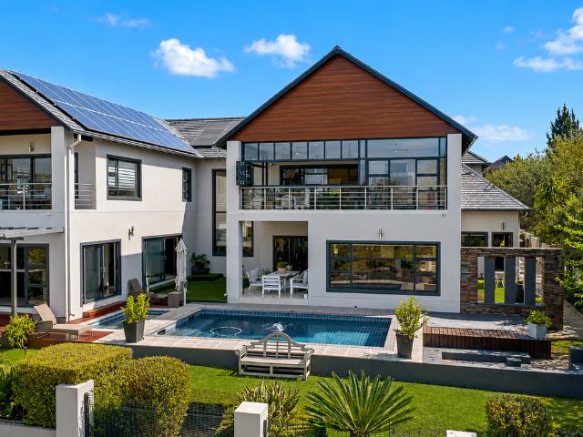 Luxury 4 Bedroom Family Home Overlooking the Greenbelt | Waterfall Country Estate