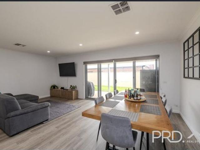 LUXURY 4 BEDROOM FAMILY HOME RED CLIFFS