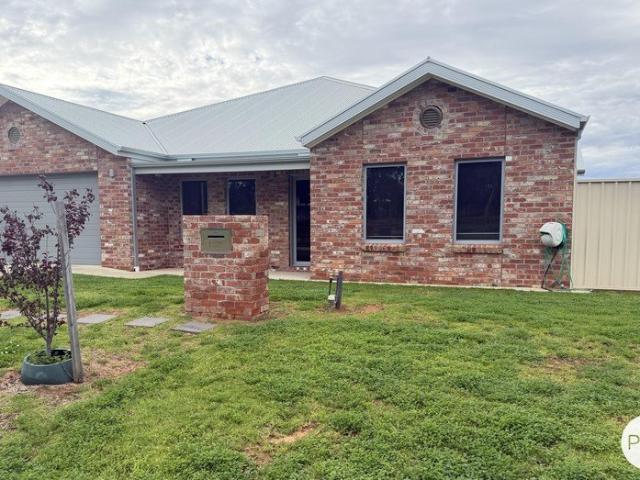 LUXURY 4 BEDROOM FAMILY HOME RED CLIFFS