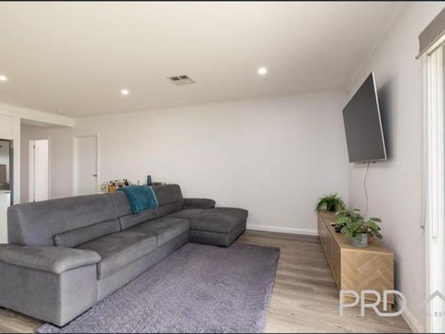 LUXURY 4 BEDROOM FAMILY HOME RED CLIFFS