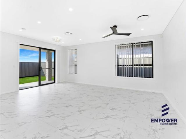 LUXURY 4 BEDROOM FAMILY HOUSE FOR RENT IN FIGTREE HILL