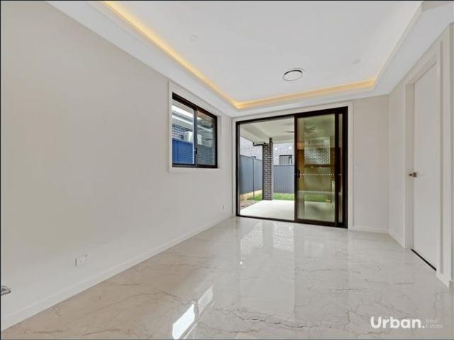 Luxury 4 Bedroom House in Austral