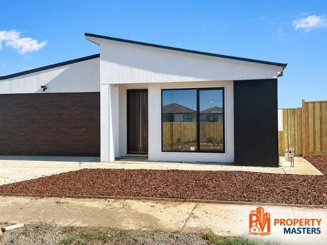Luxury 4 Bedroom House in Bonshaw!