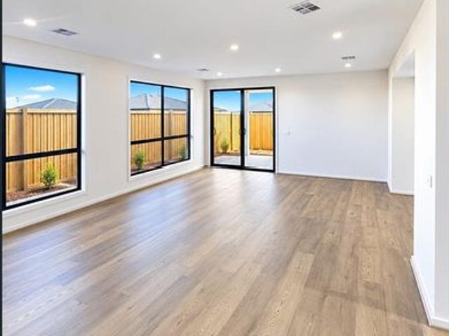 Luxury 4 Bedroom House in Bonshaw!