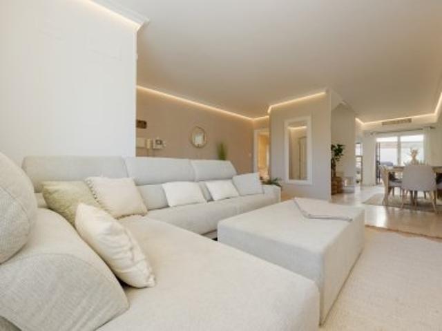 Luxury 4 bedroom penthouse Marbella East with sea views and beach access
