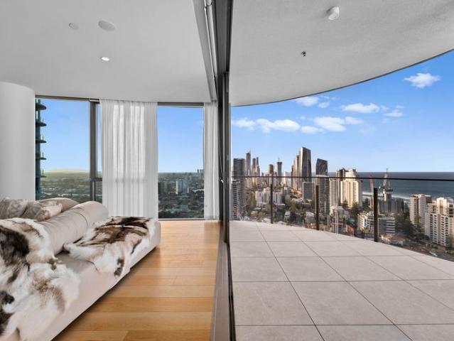 Luxury 4 Bedroom Residence in the Heart of Broadbeach