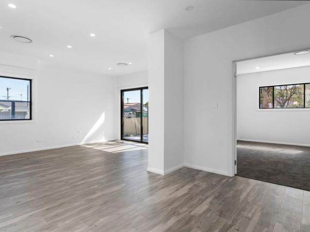 LUXURY 4 BEDROOM TOWNHOUSE