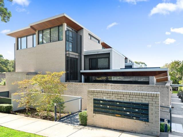 Luxury 4 Bedroom Townhouse with Seamless Indoor Outdoor Flow