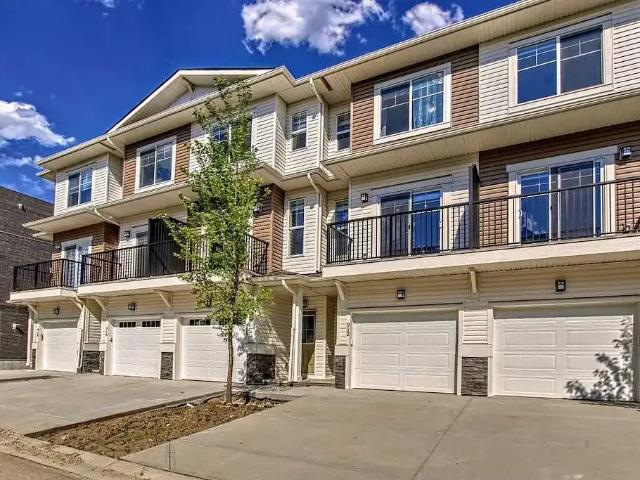 Luxury 4 bedroom 3.5 bathroom Townhouse in Sage Hill, Stunning and Oversized — 4 Bedrooms Townhouse