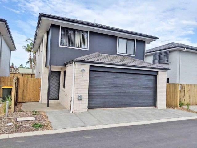 Luxury 4 Bedroom, 3 Bathroom STANDOUT Townhouse with Double Remote Garage