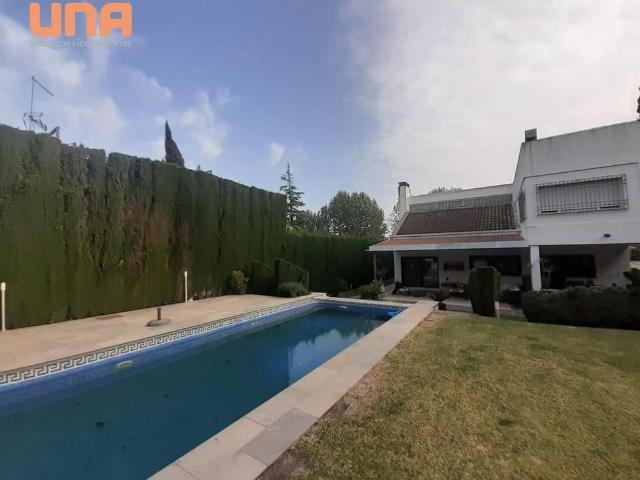 Luxury 4 room Detached House for rent in Cordova, Spain
