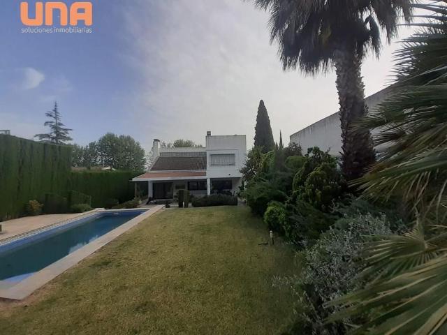 Luxury 4 room Detached House for rent in Cordova, Spain