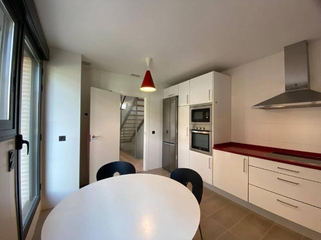 Luxury 4 room Detached House for rent in Zaragoza, Spain