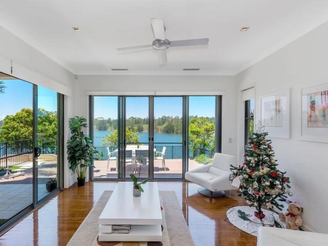 Luxury 5 Bedroom Lake House