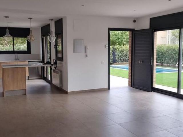 Luxury 5 room Detached House for rent in Cabrera de Mar, Spain