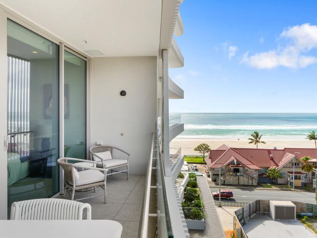 Luxury 82sqm Coastal One Bedroom + MPR Masterpiece