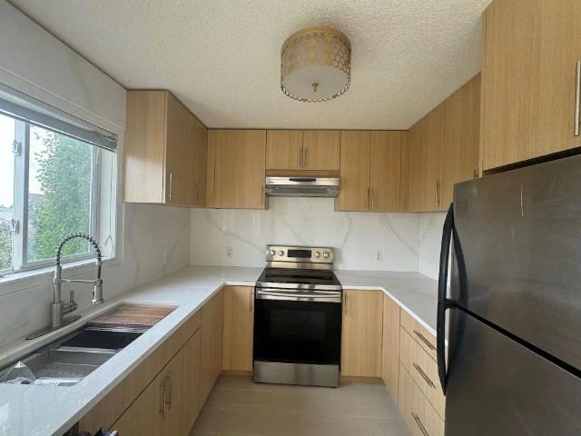 Luxury Country hills two story single house – Perfect for a small family — 3 Bedrooms+ Den House