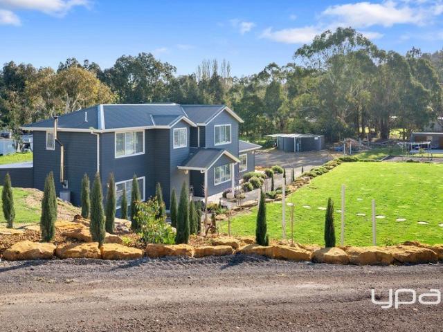 LUXURY COUNTRY LIVING IN GREENDALE