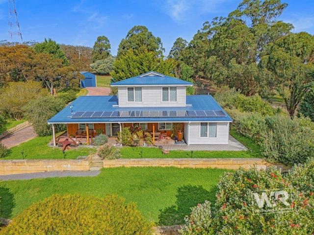 LUXURY COUNTRY LIVING WITH PANORAMIC VIEWS