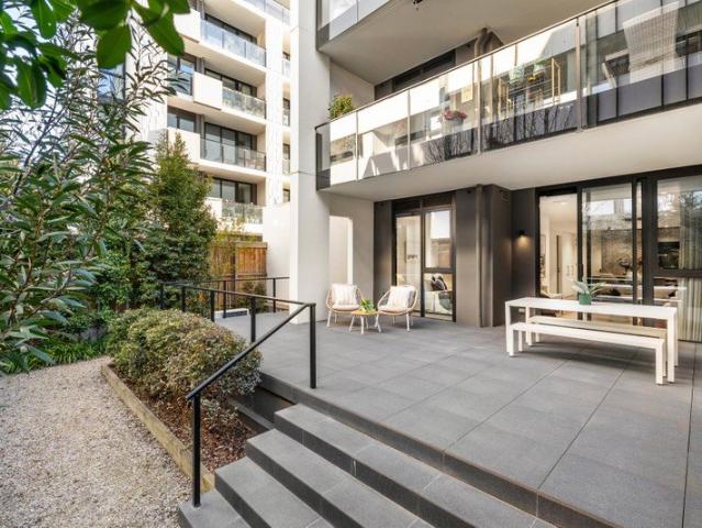 LUXURY GROUND FLOOR APARTMENT WITH COURTYARD