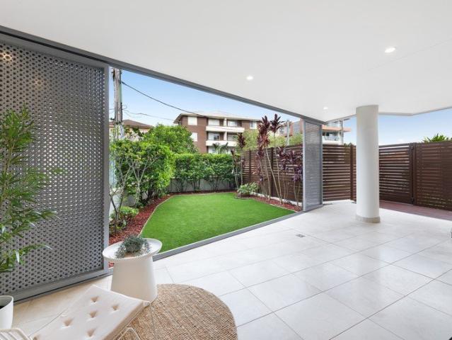 LUXURY COURTYARD APARTMENT
