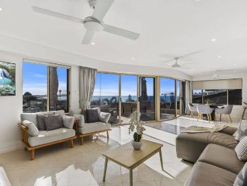 Luxury Coastal Townhouse with Ocean Views in the Heart of Terrigal