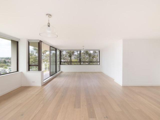 Luxury coastal apartment in the heart of Double Bay