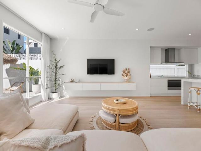 Luxury Coastal Home On One Of Gold Coasts Best Streets