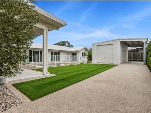 Luxury Coastal Living $1,100 Per Week
