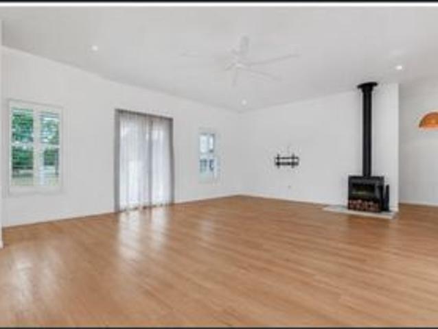 Luxury Coastal Living – $1,100 Per Week