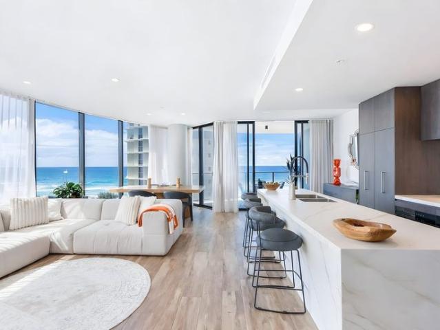 Luxury Coastal Living – Fully Furnished Pet Friendly North Facing | 3–6 Month Lease Available