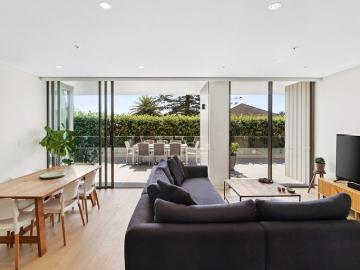 Luxury Coastal Living in the Heart of Cronulla