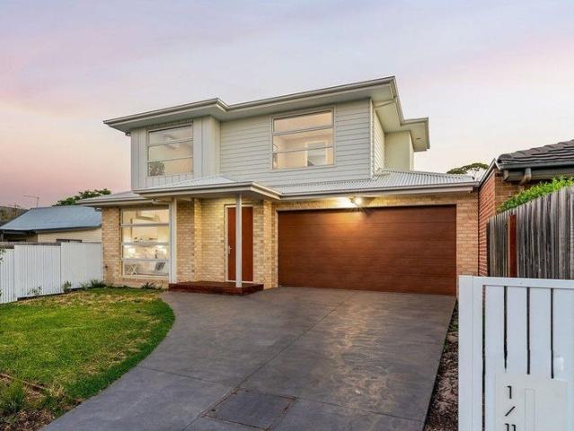 Luxury Coastal Living Just 500m from the Bay