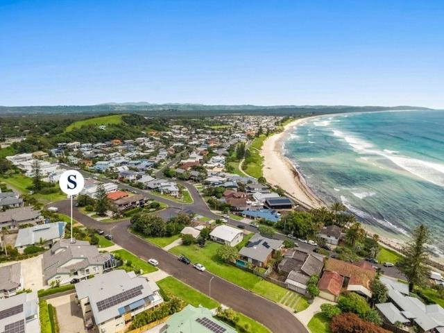 Luxury Coastal Living with Panoramic Ocean Views