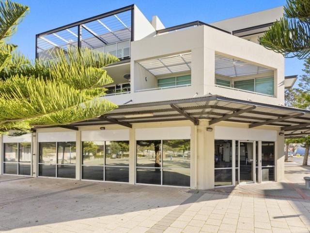 Luxury Coastal Living with Spectacular Koombana Bay Views
