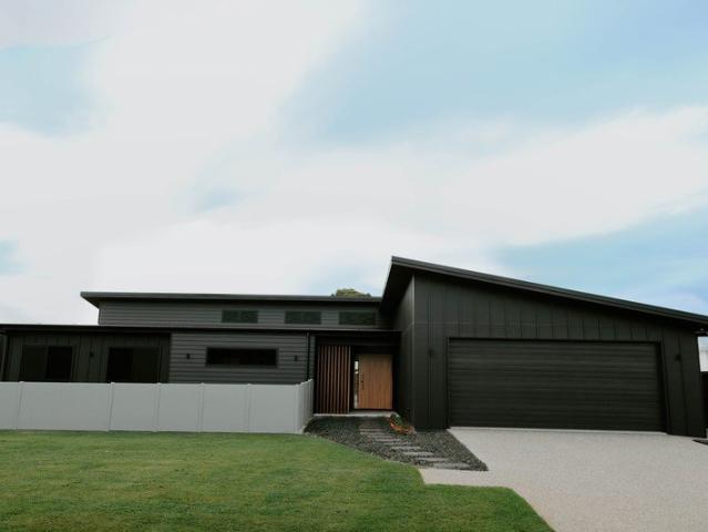 Luxury Coastal Sanctuary in One of Innes Park's Most Exclusive Addresses