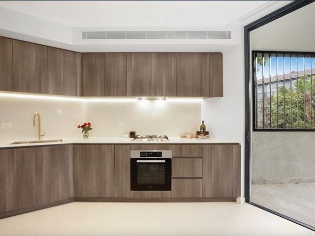 Luxury Coasting Living in a Modern Boutique Block