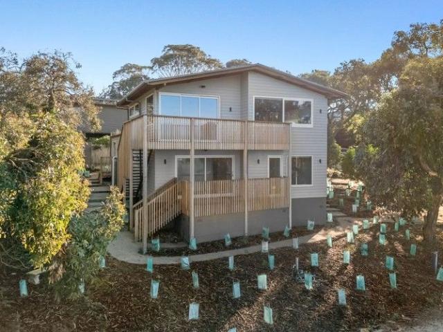 DOUBLE GLAZED WITH OCEAN VIEWS TO PT ROADKNIGHT
