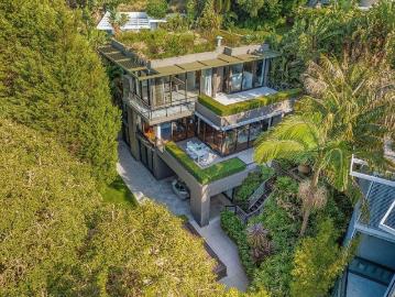 Luxury Contemporary Residence With Harbour Views, Internal Lift, Home Cinema & Garages In Elite Cul De Dac Address