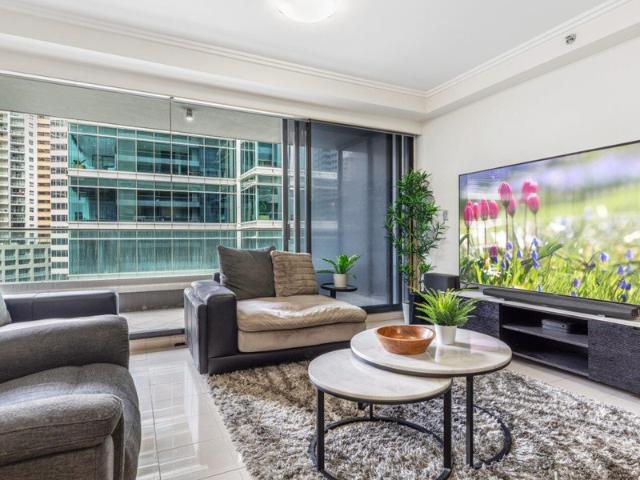 Luxury & Convenience City Living in World Tower