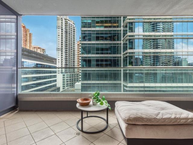 Luxury & Convenience City Living in World Tower