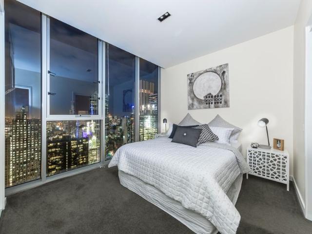 Luxury Corner Apartment with Uninterrupted Melbourne City Views