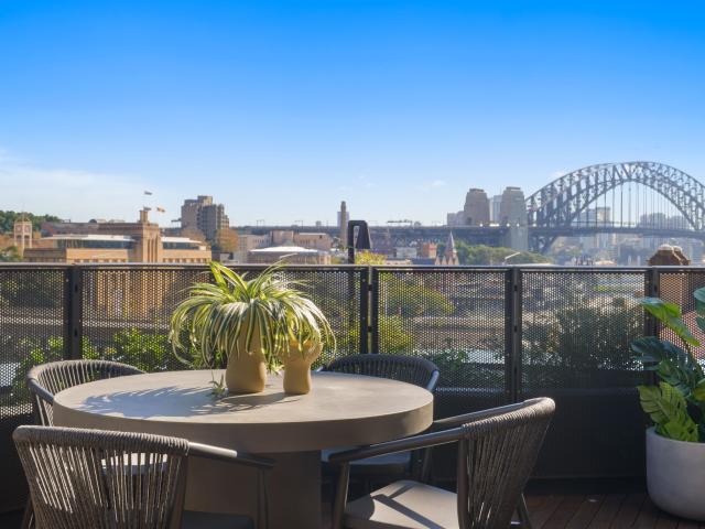 luxury cosmopolitan 2 bedroom apartment with north harbour beidge view