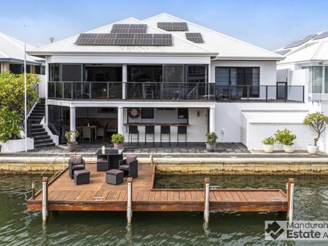 LUXURY CANAL ENTERTAINER