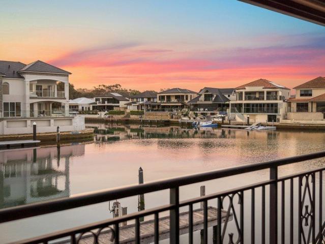 Luxury Canalside Entertainer with Panoramic Waterfront Views